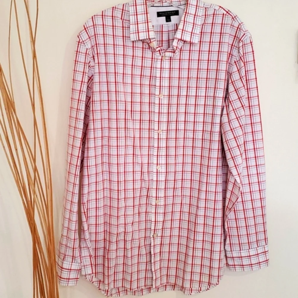 Banana Republic Size L Non-Iron Classic Fit Button Down Shirt.